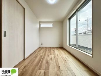 ���̑����ρ@�傫�ȑ����疾�邢�z�˂�������܂��B