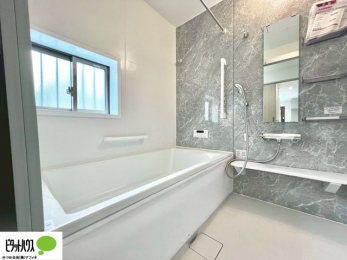 �����@�����̔�������Ă����o�X���[���͍L�X�������B�x���͂��q�l�ƈꏏ�ɗV�тȂ������܂��ˁB