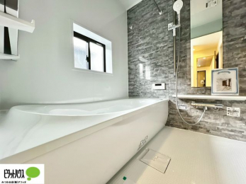 �����@�����̔�������Ă����o�X���[���͍L�X�������B�x���͂��q�l�ƈꏏ�ɗV�тȂ������܂��ˁB