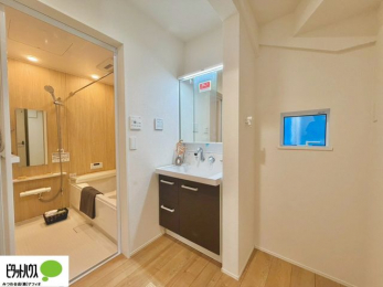 ���ʑ�E���ʏ��@�O�ʋ��̗���A�V���N���ȂǑ������[��������A�L�X�Ƃ������ʉ��ϑ�ł��B