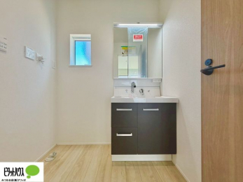 ���ʑ�E���ʏ��@�O�ʋ��̗���A�V���N���ȂǑ������[��������A�L�X�Ƃ������ʉ��ϑ�ł��B