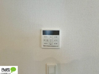 ���̑��@������Ԃ����S��TV���j�^�[�t���C���^�[�z��