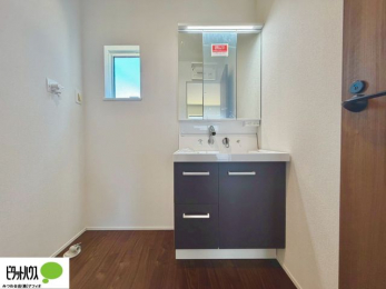 ���ʑ�E���ʏ��@�O�ʋ��̗���A�V���N���ȂǑ������[��������A�L�X�Ƃ������ʉ��ϑ�ł��B