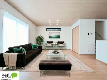 ���r���O�@�傫�ȑ��̂��郊�r���O�͖��邭�A���ʂ����ǂ��A�Ƒ��݂�Ȃ̏΂����������n��܂������ۂ̎����ʐ^��CG�ŉƋ��z�u�����C���[�W�ł���A���ۂƂ͑����قȂ�܂��B