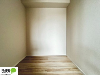 ���[�@�E�H�[�N�C���N���[�[�b�g�͂��m�������[����̂͂������A���s�o�b�N�Ȃǂ̑傫�ȉו������[���Ă����̂ɂ��֗��ł��B