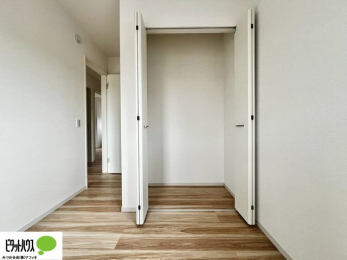 �q�������@�傫�Ȏ��[�͂��m����ׂ����G�݂������Ղ肵�܂��܂��B