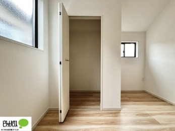 �q�������@���ꂼ��̂������Ɏ��[�X�y�[�X������̂Ńv���C�x�[�g�ȉו����g�߂ɒu�����Ƃ��ł��܂��B