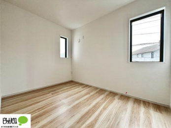 �o���R�j�[�@�傫�ȑ����疾�邢�z�˂�������܂��B