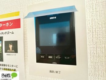 �@������Ԃ����S��TV���j�^�[�t���C���^�[�z��