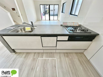 �L�b�`���@�V�z�Ȃ�ł͂̃s�J�s�J�̃L�b�`���͖����̂��������y�������Ă���܂��ˁB