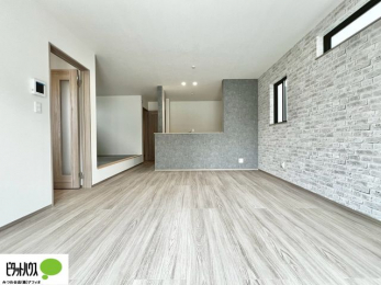���r���O�@���R�����������ޒg���ȃ��r���O�B��������ɂ͓Ǐ��₨���Q�ł����Ȃ���̂�т�Ɖ߂����ЂƎ����B