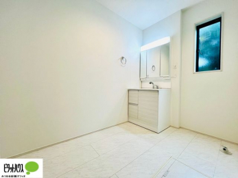 ���ʑ�E���ʏ��@�{�H��ʐ^�@�O�ʋ��̗���A�V���N���ȂǑ������[��������A�L�X�Ƃ������ʉ��ϑ�ł��B