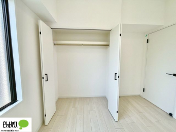 ���[�@���ꂼ��̂������Ɏ��[�X�y�[�X������̂Ńv���C�x�[�g�ȉו����g�߂ɒu�����Ƃ��ł��܂��B