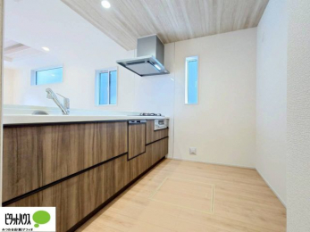 �L�b�`���@�{�H��ʐ^�F�V�z�Ȃ�ł͂̃s�J�s�J�̃L�b�`���͖����̂��������y�������Ă���܂��ˁB