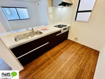�L�b�`���@�{�H��ʐ^�@�V�z�Ȃ�ł͂̃s�J�s�J�̃L�b�`���͖����̂��������y�������Ă���܂��ˁB
