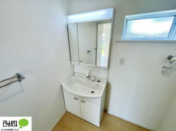 ���ʑ�E���ʏ��@�O�ʋ��̗���A�V���N���ȂǑ������[��������A�L�X�Ƃ������ʉ��ϑ�ł��B