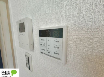 ���̑��@�I�[�g�o�X�Ȃ̂ŁA�����ȊO����ł����x�����Ȃǂ̑��삪�ł��܂��B