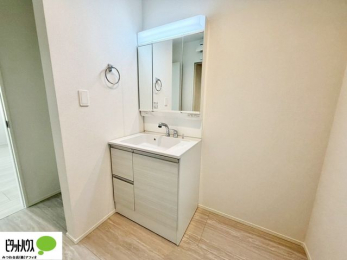 ���ʑ�E���ʏ��@�O�ʋ��̗���A�V���N���ȂǑ������[��������A�L�X�Ƃ������ʉ��ϑ�ł��B