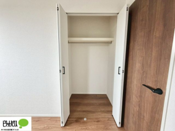 �q�������@�N���[�[�b�g�́A�����E���s��������A��̒����ߗނ����N���N���[�\�ł�