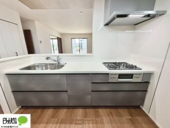 �L�b�`���@�V�z�Ȃ�ł͂̃s�J�s�J�̃L�b�`���͖����̂��������y�������Ă���܂��ˁB
