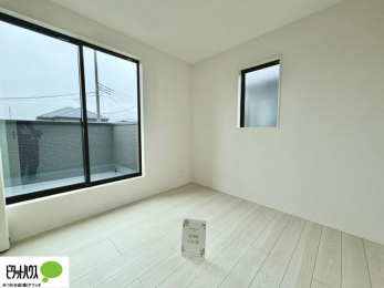 �o���R�j�[�@�傫�ȑ����疾�邢�z�˂�������܂��B