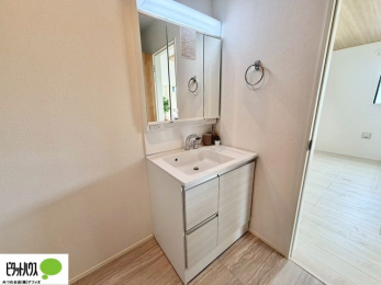���ʑ�E���ʏ��@�O�ʋ��̗���A�V���N���ȂǑ������[��������A�L�X�Ƃ������ʉ��ϑ�ł��B