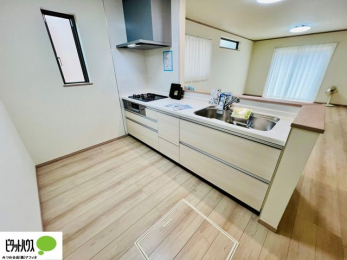 �L�b�`���@�{�H��ʐ^�@�V�z�Ȃ�ł͂̃s�J�s�J�̃L�b�`���͖����̂��������y�������Ă���܂��ˁB