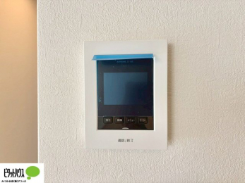 ���̑��@�{�H��ʐ^�F������Ԃ����S��TV���j�^�[�t���C���^�[�z��