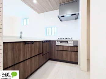 �L�b�`���@�V�z�Ȃ�ł͂̃s�J�s�J�̃L�b�`���͖����̂��������y�������Ă���܂��ˁB