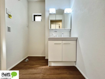 ���ʑ�E���ʏ��@�{�H��ʐ^�@�O�ʋ��̗���A�V���N���ȂǑ������[��������A�L�X�Ƃ������ʉ��ϑ�ł��B