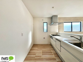 �L�b�`���@�{�H��ʐ^�@�V�z�Ȃ�ł͂̃s�J�s�J�̃L�b�`���͖����̂��������y�������Ă���܂��ˁB