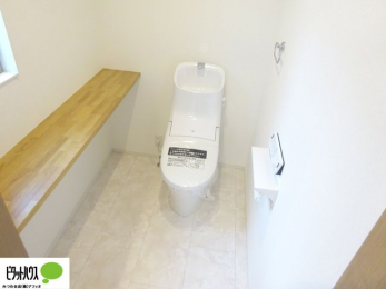 �g�C���@�{�H��ʐ^�F1�E2�K�E�H�V�����b�g�g�C�������B