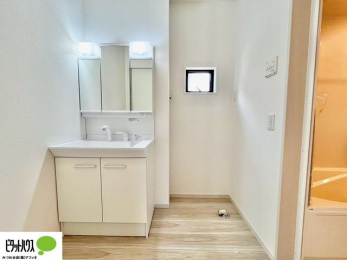 ���ʑ�E���ʏ��@�O�ʋ��̗���A�V���N���ȂǑ������[��������A�L�X�Ƃ������ʉ��ϑ�ł��B