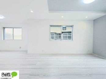 ���r���O�@���R�����������ޒg���ȃ��r���O�B��������ɂ͓Ǐ��₨���Q�ł����Ȃ���̂�т�Ɖ߂����ЂƎ����B