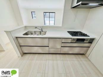 �L�b�`���@�{�H��ʐ^�@�V�z�Ȃ�ł͂̃s�J�s�J�̃L�b�`���͖����̂��������y�������Ă���܂��ˁB