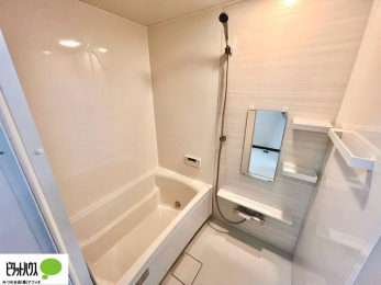 �����@�����̔�������Ă����o�X���[���͍L�X�������B�x���͂��q�l�ƈꏏ�ɗV�тȂ������܂��ˁB