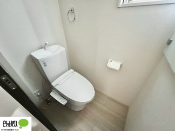 �g�C���@�{�H��ʐ^�F1�E2�K�E�H�V�����b�g�g�C�������B
