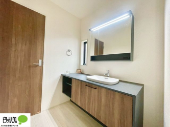 ���ʑ�E���ʏ��@�{�H��ʐ^�@�O�ʋ��̗���A�V���N���ȂǑ������[��������A�L�X�Ƃ������ʉ��ϑ�ł��B