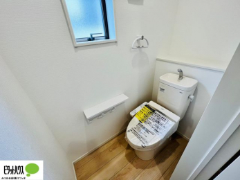 �g�C���@�{�H��ʐ^�F1�E2�K�E�H�V�����b�g�g�C�������B