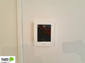 ���̑��@�{�H��ʐ^�@������Ԃ����S��TV���j�^�[�t���C���^�[�z��