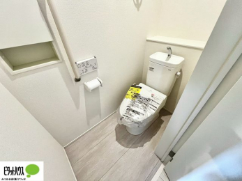 �g�C���@�{�H��ʐ^�@1�E2�K�E�H�V�����b�g�g�C�������B