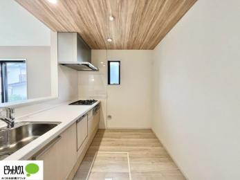 �L�b�`���@�{�H��ʐ^�@�V�z�Ȃ�ł͂̃s�J�s�J�̃L�b�`���͖����̂��������y�������Ă���܂��ˁB