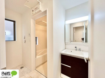 ���ʑ�E���ʏ��@�{�H��ʐ^�@�O�ʋ��̗���A�V���N���ȂǑ������[��������A�L�X�Ƃ������ʉ��ϑ�ł��B