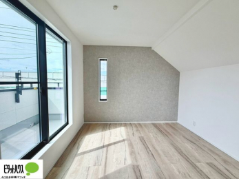 �Q���@����̏I���ɕv�w�ł������߂������Q���B�L���ɂ�Ƃ肪����A�Ƒ��̋C�z�������Ȃ������������x�߂���S�̃v���C�x�[�g��Ԃł��B