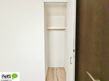 �o���R�j�[�@���ꂼ��̂������Ɏ��[�X�y�[�X������̂Ńv���C�x�[�g�ȉו����g�߂ɒu�����Ƃ��ł��܂��B