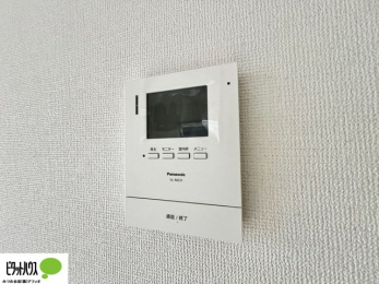 ���̑��@�{�H��ʐ^�@������Ԃ����S��TV���j�^�[�t���C���^�[�z��