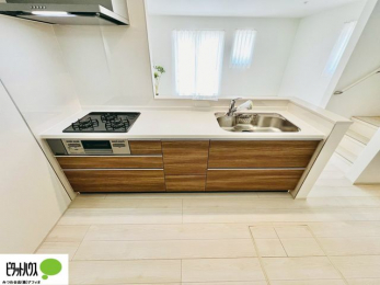 �L�b�`���@�{�H��ʐ^�@�V�z�Ȃ�ł͂̃s�J�s�J�̃L�b�`���͖����̂��������y�������Ă���܂��ˁB