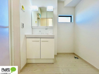 ���ʑ�E���ʏ��@�{�H��ʐ^�@�O�ʋ��̗���A�V���N���ȂǑ������[��������A�L�X�Ƃ������ʉ��ϑ�ł��B