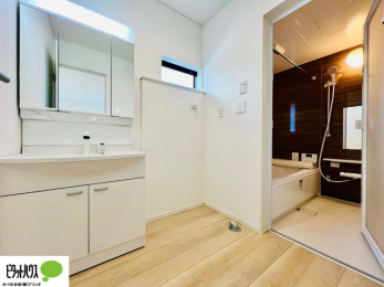 ���ʑ�E���ʏ��@�{�H��ʐ^�@�O�ʋ��̗���A�V���N���ȂǑ������[��������A�L�X�Ƃ������ʉ��ϑ�ł��B
