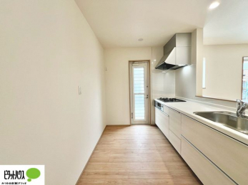 �L�b�`���@�V�z�Ȃ�ł͂̃s�J�s�J�̃L�b�`���͖����̂��������y�������Ă���܂��ˁB